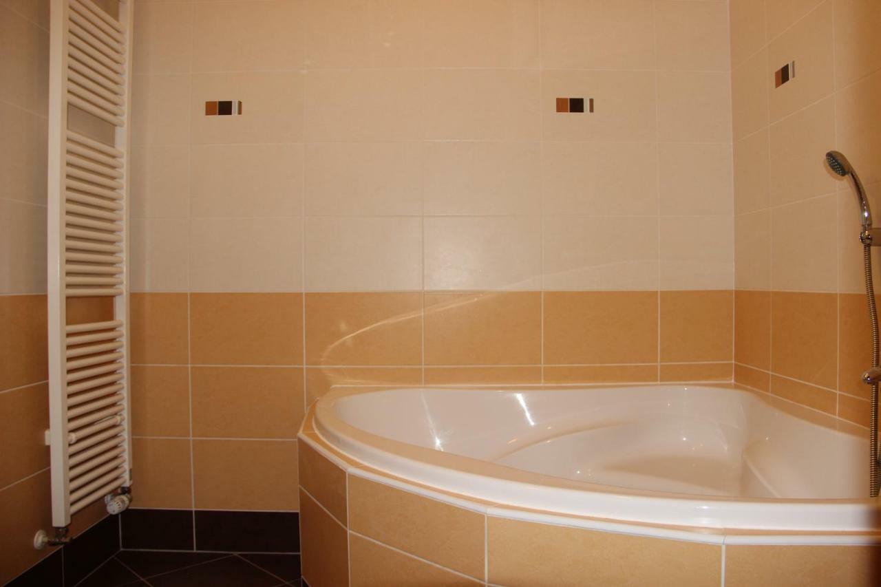 H+ Apartman Letiste Praha Apartment Exterior foto